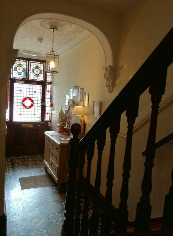 The Aidan Guest House สแตรทฟอร์ด อะพอน เอวอน ภายนอก รูปภาพ